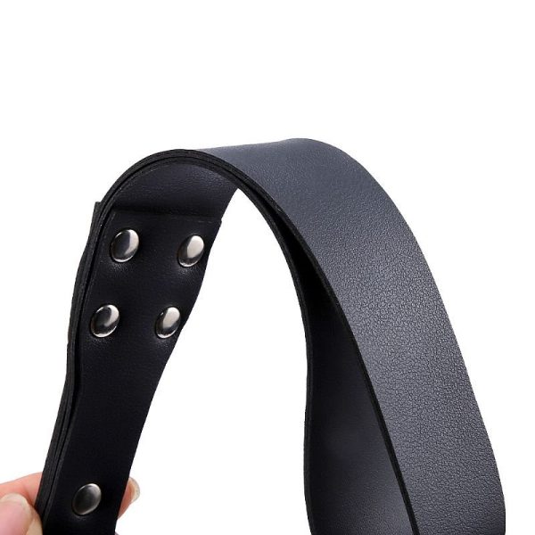 Chibata BDSM Com Dobra em Couro Sintético Branco Detalhes Em Metal - Image 2