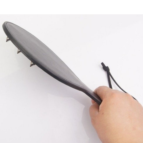 Palmatoria Em Couro Preto Erótico SPANK HARD Fetiche Com Pinos - Image 2