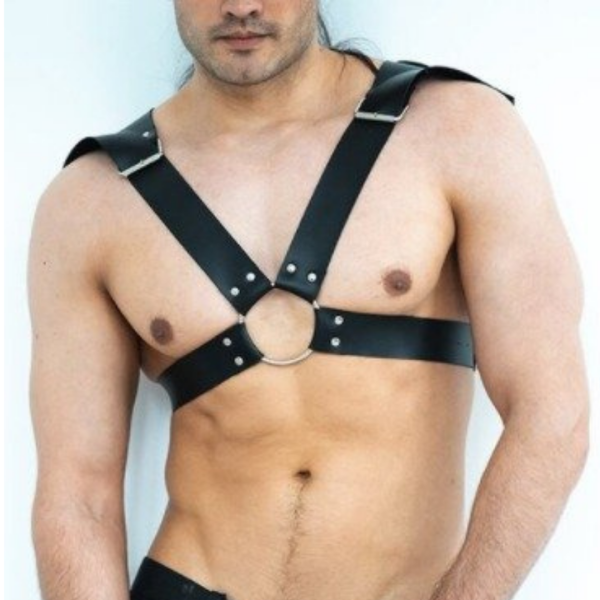 Arreio Harnes Em Couro Preto Com Argola e Regulagem Sado BDSM