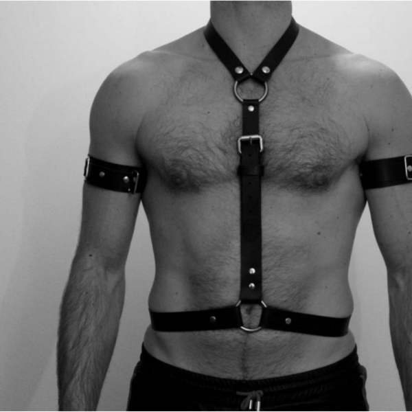 Harness Masculino em Couro Preto Com Braceletes e Regulagem
